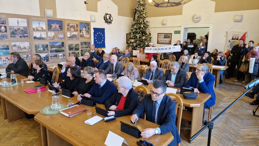 Mieszkańcy Rozmierki przyszli na wczorajszą sesję z licznymi...