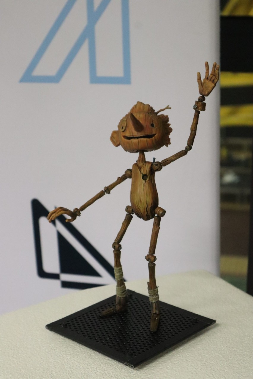 Pinokio ma 24 cm wzrostu i jest wart 75 tysięcy dolarów.