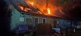 Dramat kilku rodzin - duży pożar budynku mieszkalnego. Z ogniem walczyło 12 zastępów!