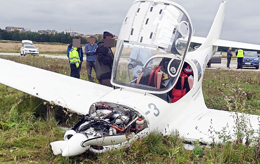 Wypadek małego samolotu w Katowicach na lotnisku Muchowiec.