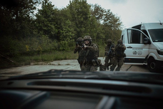 W weekend skończyło się szkolenie specjalistyczne żołnierzy z 7 Pomorskiej Brygady OT organizowane na terenie 43 Bazy Lotnictwa Morskiego w Gdyni. Jednym z jego elementów był trening zatrzymania i kontroli pojazdu.