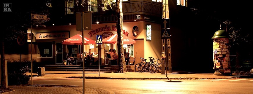 Pizzeria Roma mieści się przy ulicy Piłsudskiego 42 w...