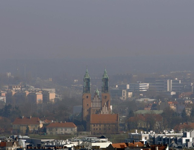 Według danych Wojewódzkiego Inspektoratu Ochrony Środowiska zanieczyszczenie powietrza PM10 przekroczyło poziom dostateczny i zgodnie z prognozami wynosi 73 μg/m3.