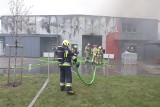 Pożar hali produkcyjno-magazynowej w Bydgoszczy. Na miejscu 25 zastępów straży