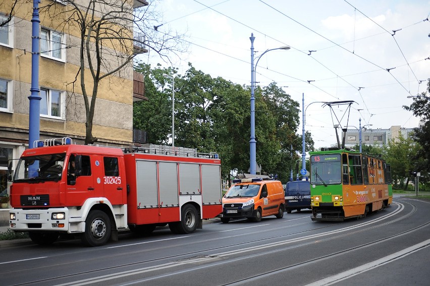 Mostowa w Poznaniu: Strażacy musieli wejść przez okno