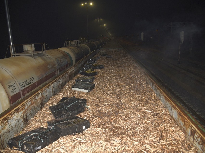 Kuźnica. Straż Graniczna udaremniła przemyt papierosów w pociągu towarowym z Białorusi
