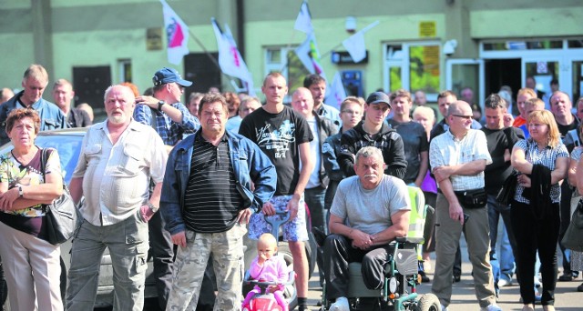 Górnicy, ich rodziny i mieszkańcy sosnowieckiej dzielnicy Kazimierz Górniczy licznie uczestniczą w wiecach organizowanych przez związki. Ich życie jest nierozerwalnie związane z dalszym losem kopalni