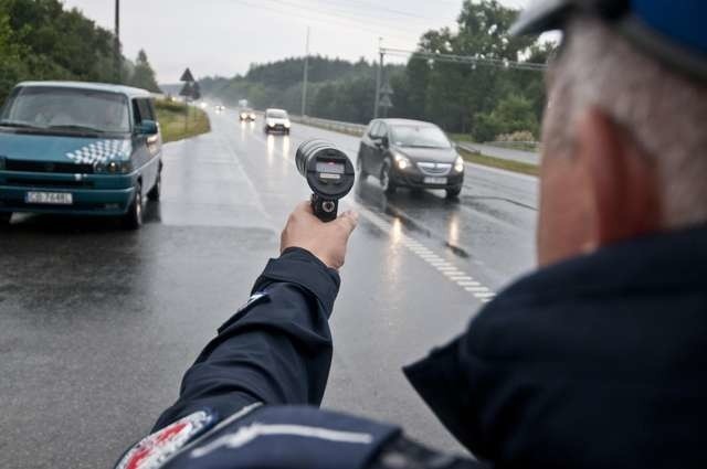 Prawie dziesięciotysięczna rzesza kierowców straciła już w Polsce prawo jazdy na trzy miesiące.