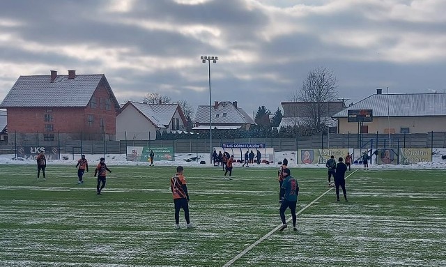 Piłkarze KSZO 1929 Ostrowiec wygrali z Klimontowianką Klimontów 6:0.