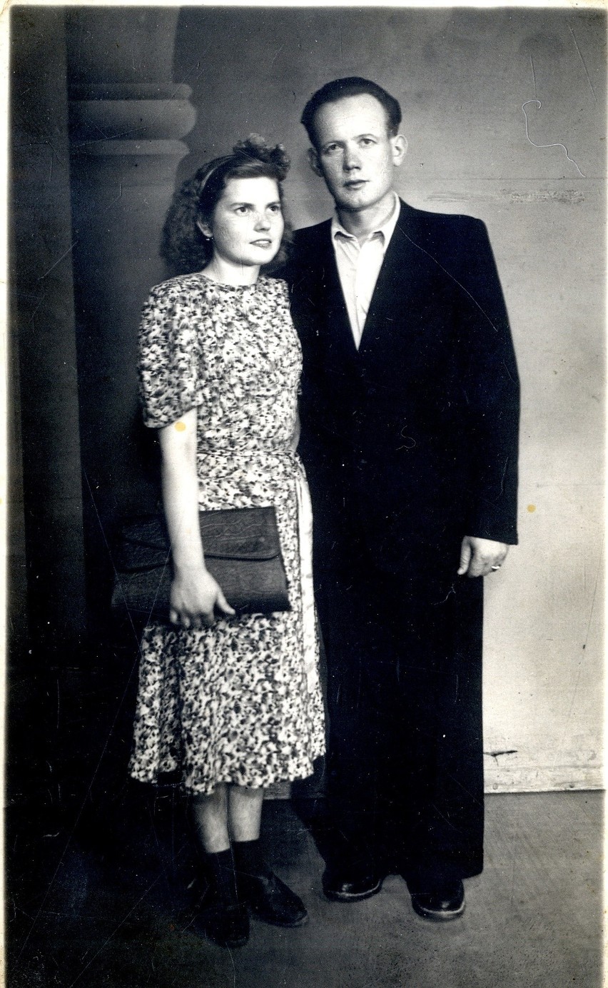 Jan Wojtowicz z żoną Marią na powojennym zdjęciu wykonanym w...