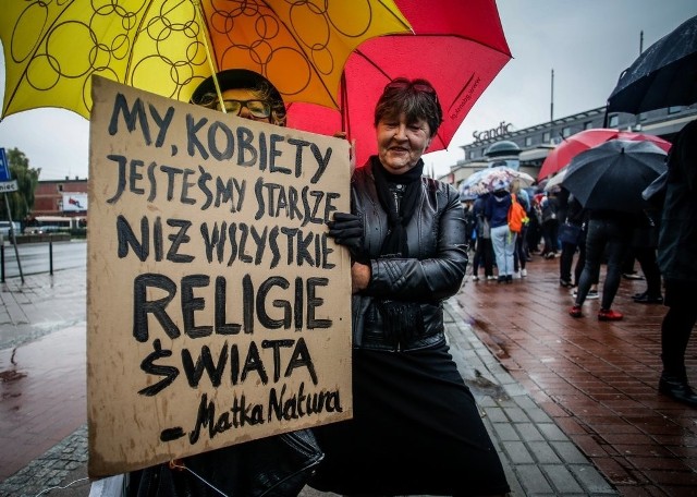 Czarny Protest odbył się 3 października  w wielu miastach w Polsce