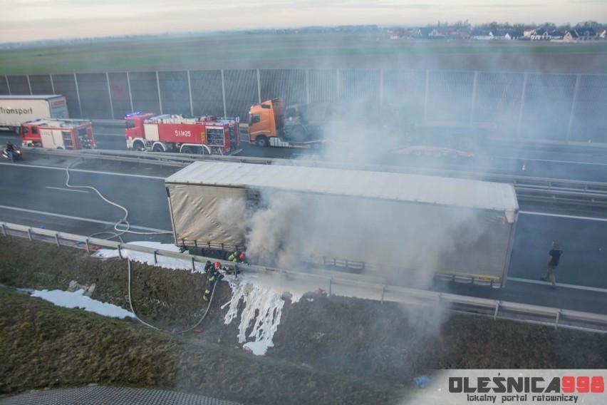 Pożar ciężarówki na S8. Potężny korek pod Oleśnicą (ZDJĘCIA)