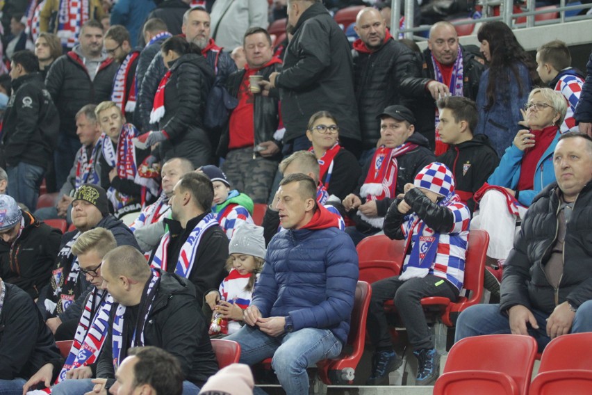 Górnik Zabrze - Śląsk Wrocław. Kibice odśpiewali hymn ZDJĘCIA KIBICÓW