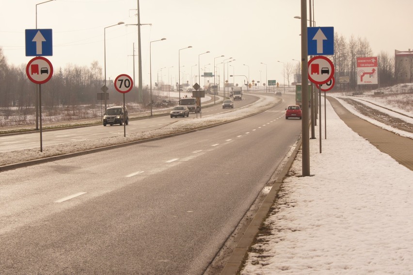 Do zdarzenia doszło na łączniku autostradowym, na lekkim...