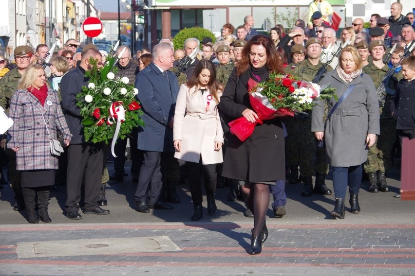 Święto Niepodległości w Tarnobrzegu. Odsłonięto pomnik Józefa Piłsudskiego [ZDJĘCIA]