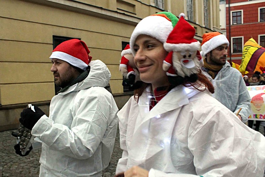 Parada Mikołajów w Lublinie. Mieszkańcy śpiewali z Mikołajem (ZDJĘCIA)