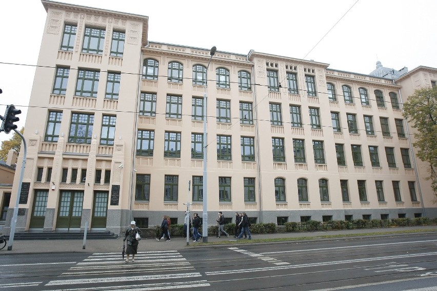 Rektorat Uniwersytetu Łódzkiego przenosi się do nowej siedziby [ZDJĘCIA]