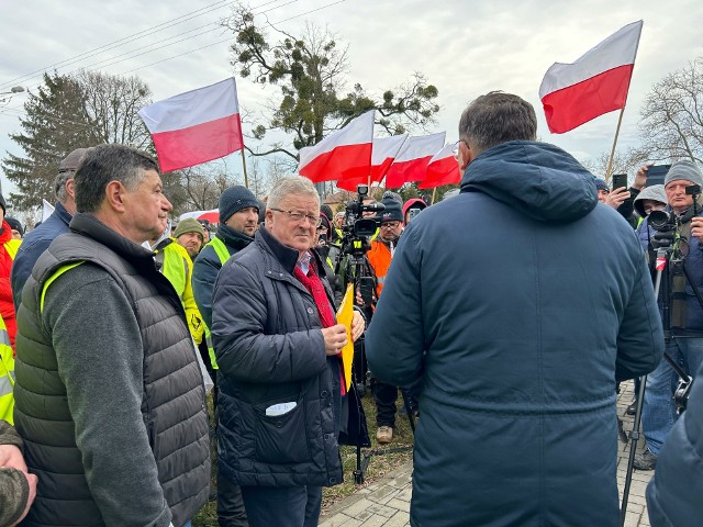 Czesław Siekierski zapowiedział, że podczas najbliższego spotkania w Brukseli będzie rozmawiać m.in. o tym, aby Unia Europejska partycypowała w pokryciu części kosztów strat, które ponieśli polscy rolnicy w wyniku napływu niekontrolowanych towarów z Ukrainy.