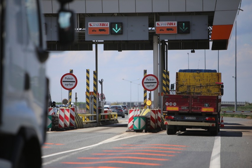 Korki na bramkach autostradowych to koszmar. Podnieście nam szlabany latem!