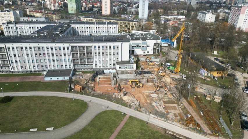 Ekspresowa budowa nowoczesnego bloku porodowego w Wojewódzkim Szpitalu Zespolonym w Kielcach. Zobaczcie na zdjęciach, jak wygląda inwestycja