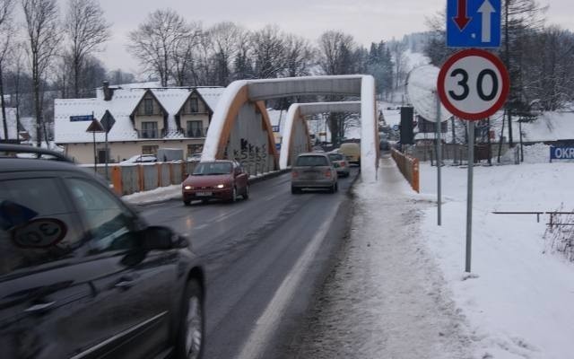 Most w Białym Dunajcu, na którym tworzą się gigantyczne korki