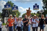 Dzień ósmy drogi na Jasną Górę. Pielgrzymi wracają na szlak. Dotarli do Włoszczowy. Zobacz zdjęcia