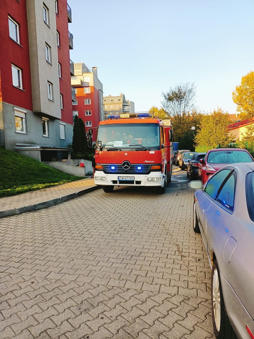 Pożar przy ul. Manganowej wybuchł przed 6 rano w środę (12...