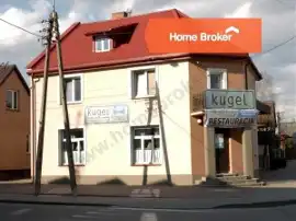 Najstarsze domy z regionu wystawione na sprzedaż. Ile kosztują? Najnowsze oferty z portalu gratka.pl
