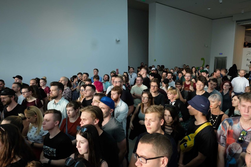 Dekada Śląskiego Hip-Hopu w Muzeum Śląskim. Tłum fanów ustawił się w kolejce. Trzeba było wpuszczać zwiedzających na raty