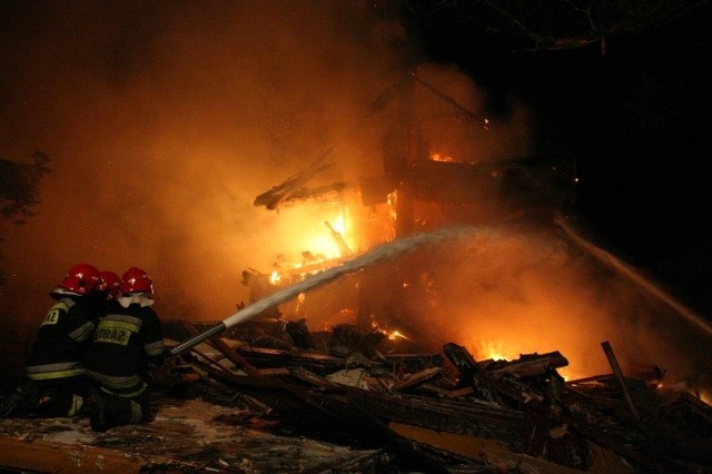 W wyniku pożaru spłonął drewniany budynek gospodarczy