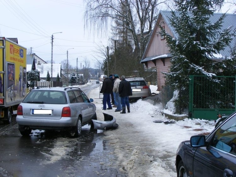 Tak po kolizji wyglądała ulica Mickiewicza w Narwi