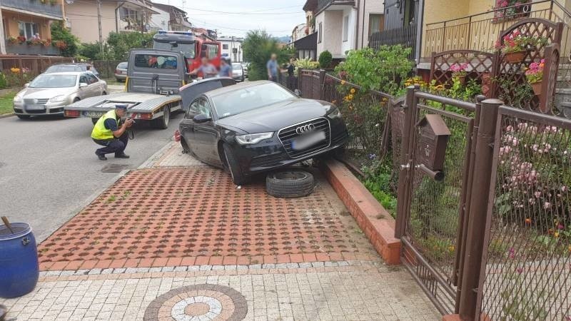 Wypadek w Nowym Sączu. Zderzyły się dwa audi. Jedna osoba w szpitalu