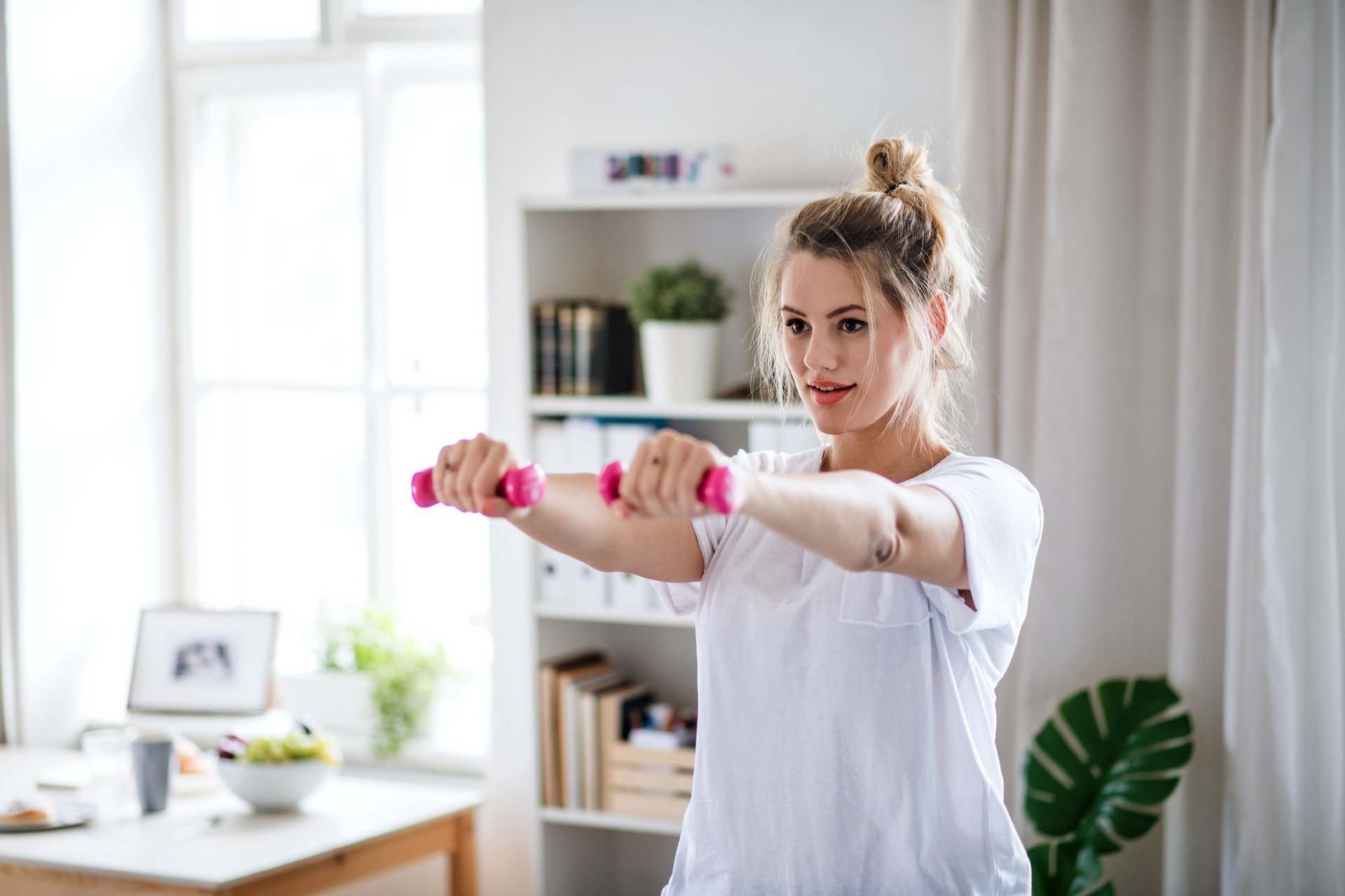 Ćwiczenia w domu. Sprawdź, jak codzienny trening wpływa na zdrowie i  odporność | Polska Times