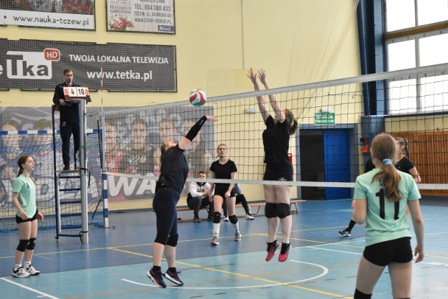W hali widowiskowo – sportowej II Liceum Ogólnokształcącego w Tczewie odbyła się pierwsza edycja turnieju piłki siatkowej drużyn damskich. Wygrała drużyna JBL.