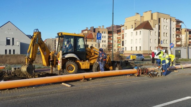 Budowa gazociągu już trwa. Gaz popłynie ze Strzelec Opolskich w kierunku strefy gospodarczej w Olszowej.