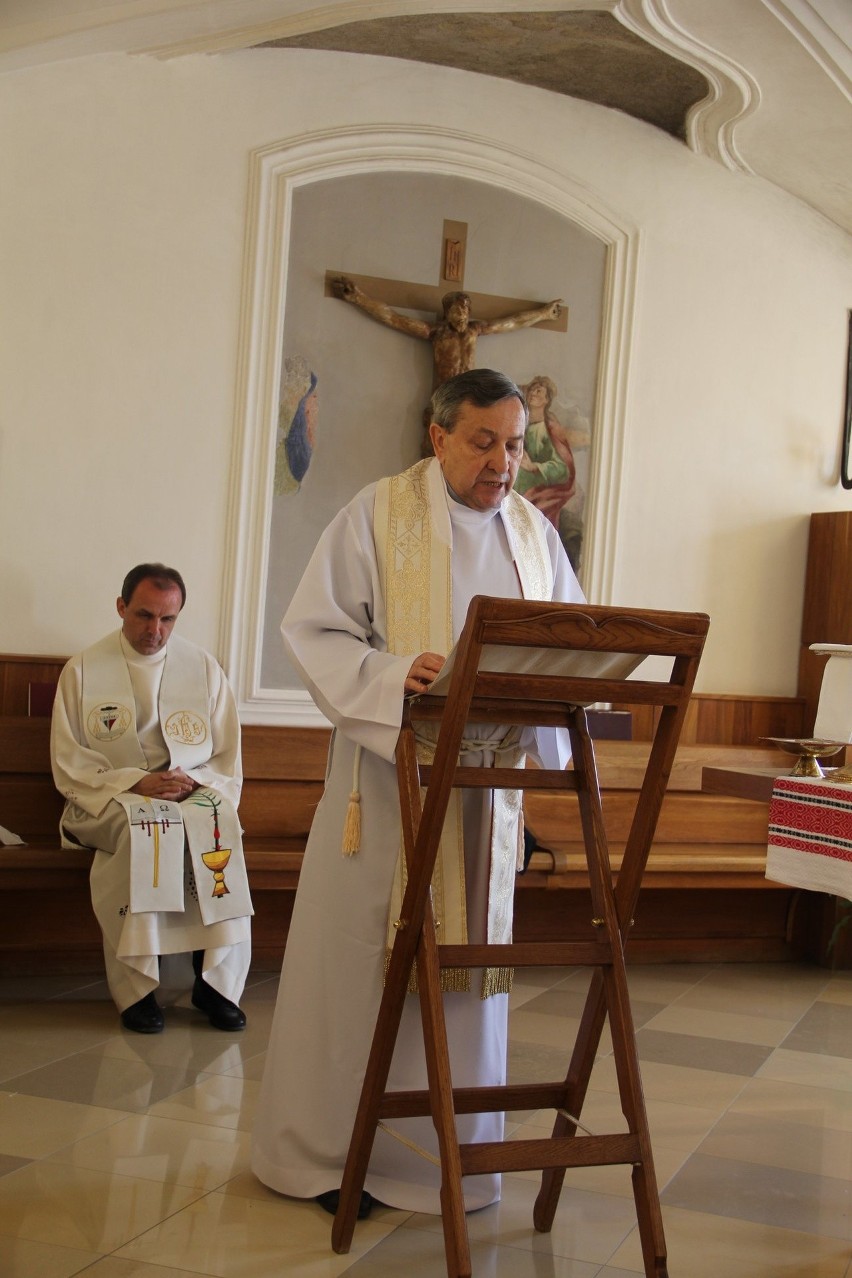 Bibice, Lipnica Mała. Dzisiaj pogrzeb zasłużonego proboszcza ks. Adama Leśniaka. Zmarł podczas pielgrzymki na Węgry [ZDJĘCIA]