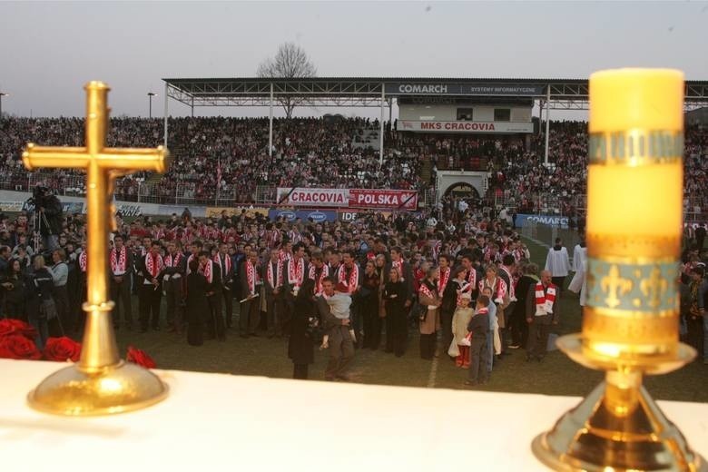 Msza pojednania na stadionie Cracovii 4 kwietnia 2005