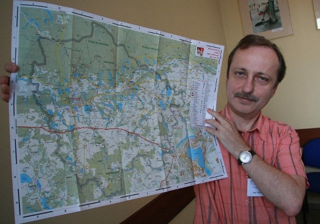 - Mapę można kupić w muzeum w Sierakowie oraz w wybranych stacjach benzynowych i księgarniach. Lub dostać ją za darmo w wydziale promocji w starostwie &#8211; mówi Tadeusz Wienke, który odpowiada za promocję powiatu.