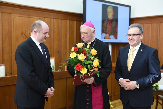 Pismo z decyzją watykańskiej Kongregacji Kultu Bożego i Dyscypliny Sakramentów przedstawił ordynariusz diecezji toruńskiej bp Andrzej Suski.