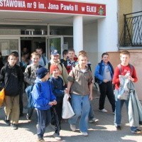 Szkoła Podstawowa nr 9 w Ełku jako patrona obrała właśnie Jana Pawła II. Ojciec Święty to największy wzór dla uczniów.