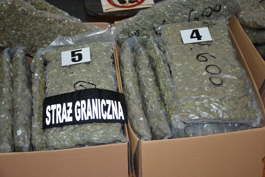 Trzej mieszkańcy Podkarpacia oskarżeni o przemyt gigantycznej ilości marihuany. W tirach przewieźli 2,5 tony narkotyku [ZDJĘCIA]