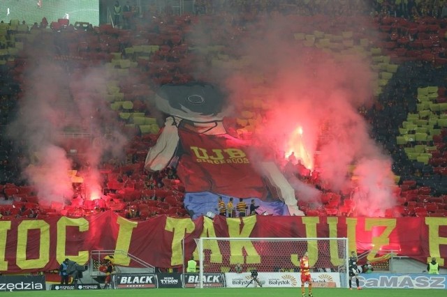 Kibice Jagiellonii podczas meczu z Pogonią stworzyli wspaniałą oprawę. Piłkarze dostosowali się poziomem i ograli w Białymstoku Portowców 5:0.