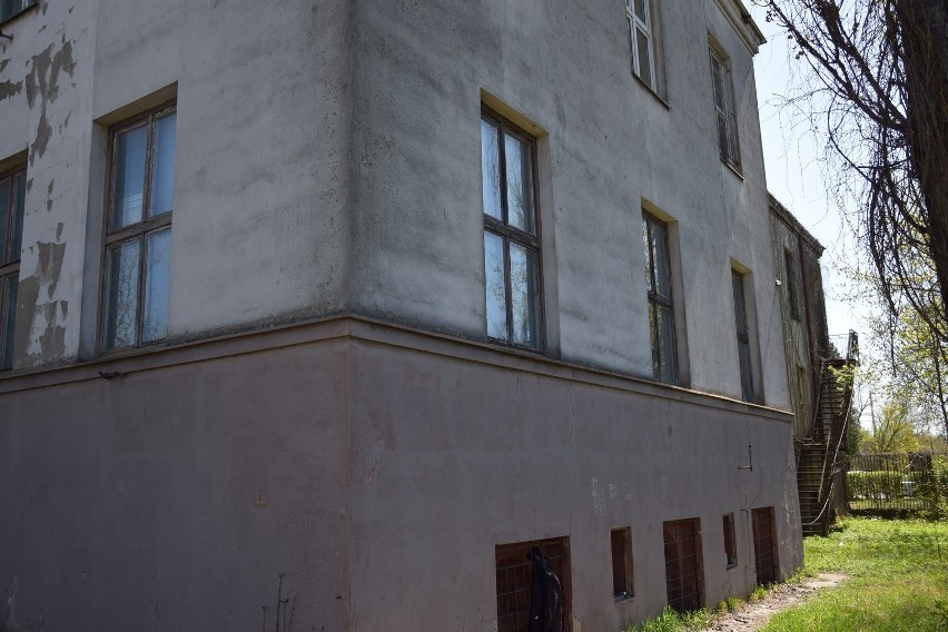 Budynek po starym szpitalu w Łasku sprzedany [ZDJĘCIA]