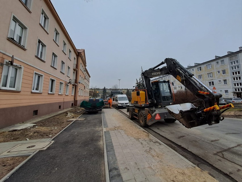 Kończy się budowa drogi rowerowej wzdłuż ulicy Szarych Szeregów w Pabianicach