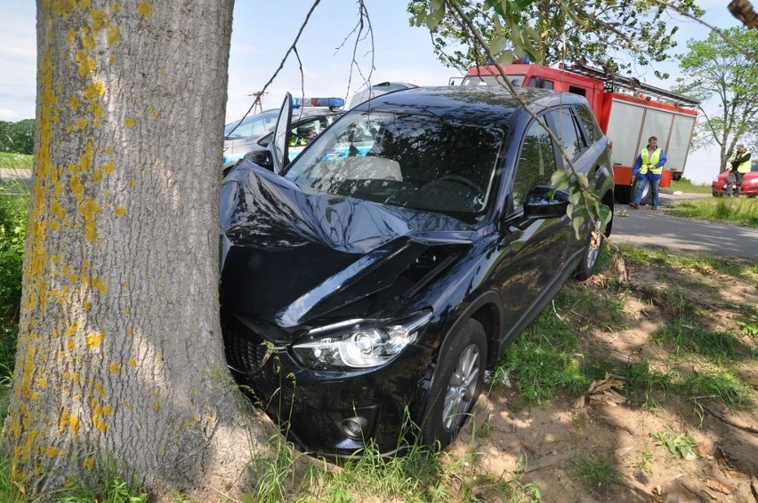 Wypadek koło Szczecinka. Dwie osoby trafiły do szpitala.
