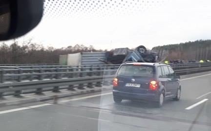 Wypadek na autostradzie A1 na wysokości Zwierzynka. Zginęła jedna osoba [ZDJĘCIA]