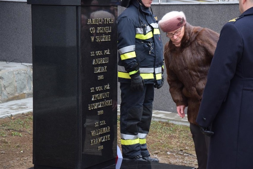 Przy komendzie PSP odsłonięto obelisk upamiętniający...