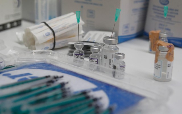 Polska rezygnuje z kolejnych dostaw szczepionek przeciw COVID-19