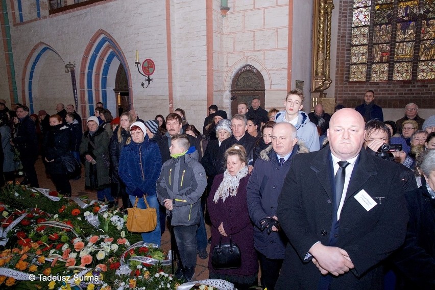 Stargard bez prezydenta. Ostatnie pożegnanie: msza w kolegiacie, kondukt żałobny, pogrzeb [zdjęcia]