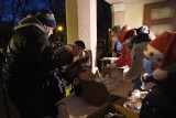 Posiłek dla potrzebujących w Zabrzu. Z pomocy Fundacji Stacja 6 skorzystało ponad sto osób